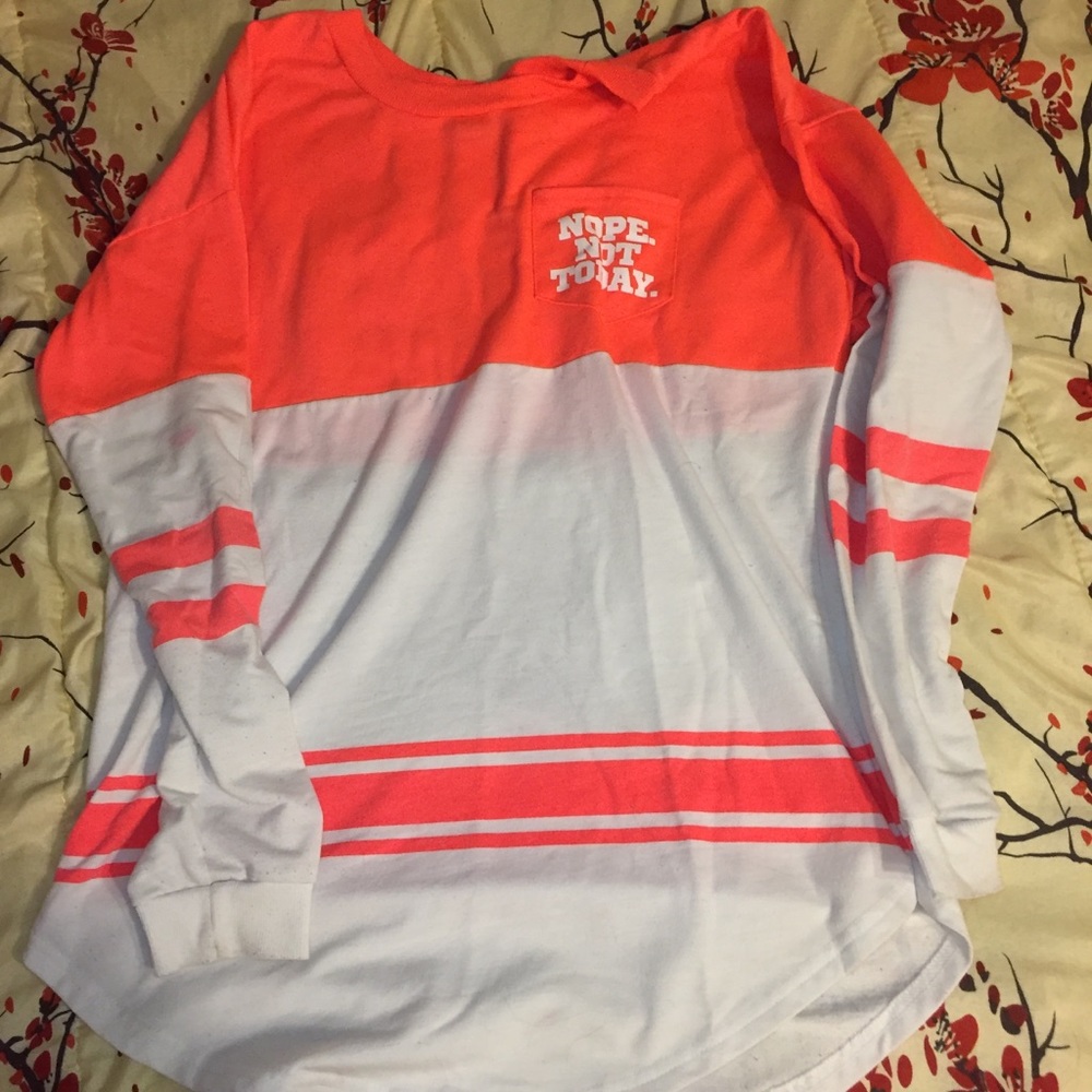 Sweaters. - Picture 6 of 7